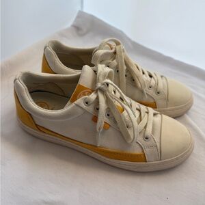 TORY BURCH CLASSIC COURT SNEAKER SIZE 8 Yellow and White
